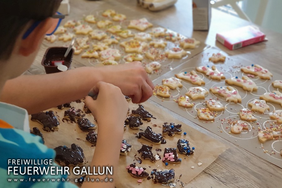 Plätzchen backen mit der Kinder- und Jugendfeuerwehr